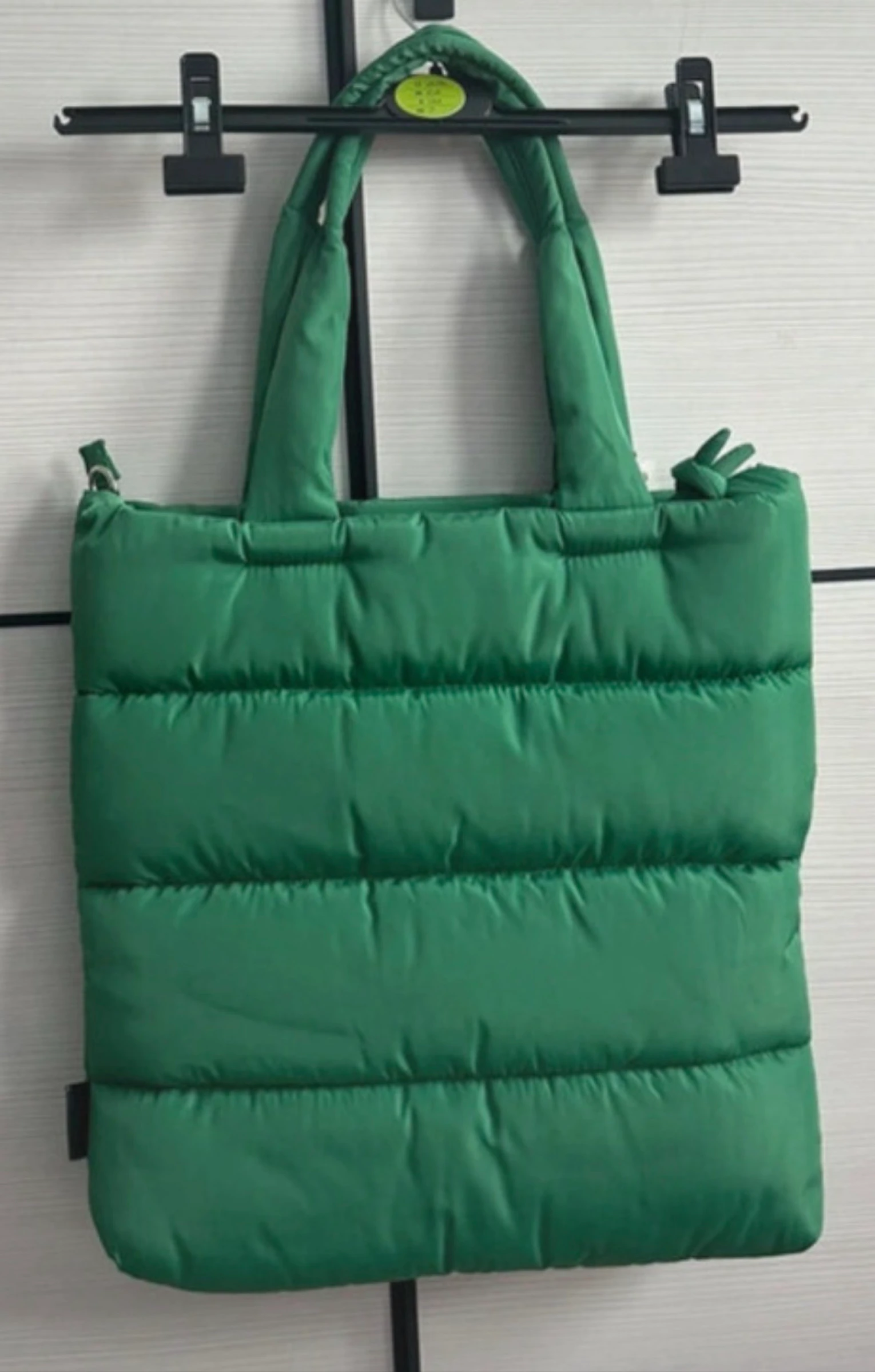 Bolso verde acolchado de Stradivarius- Nuevo con etiquetas